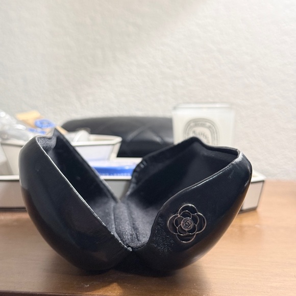 CHANEL Glossy Black Eyewear Case - Picture 8 of 9